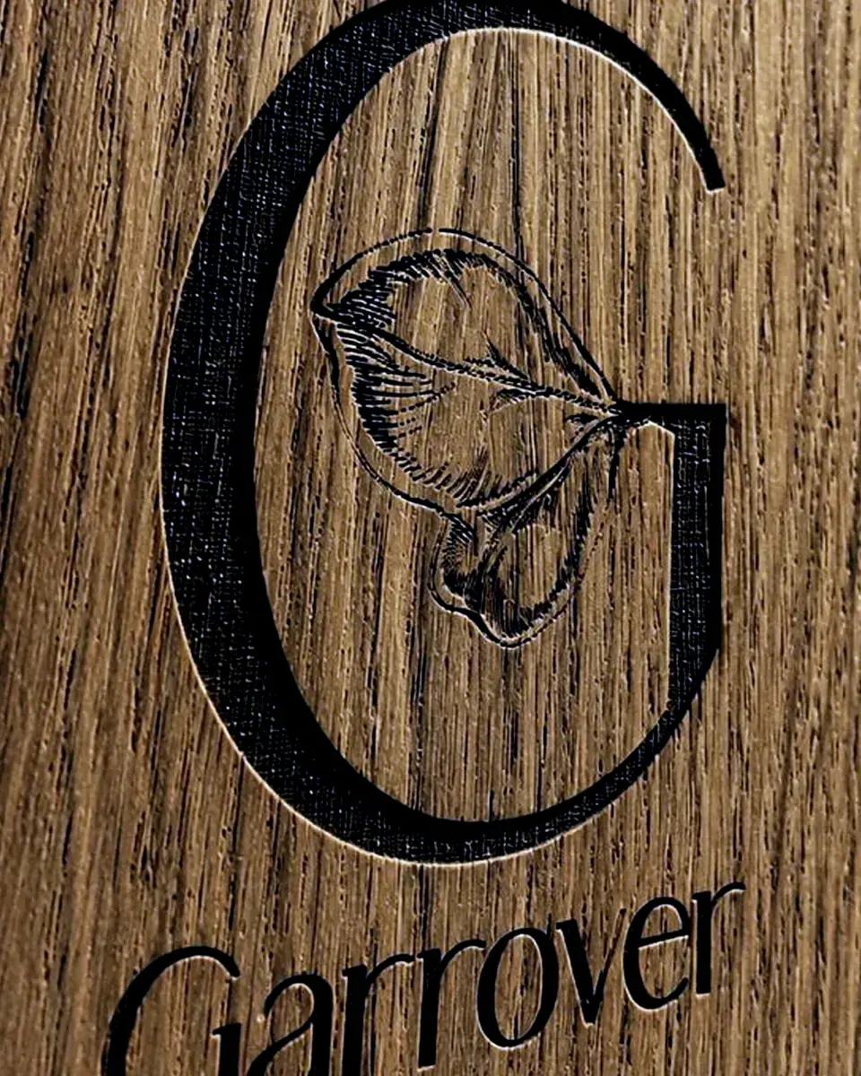 La «G» grabada a láser