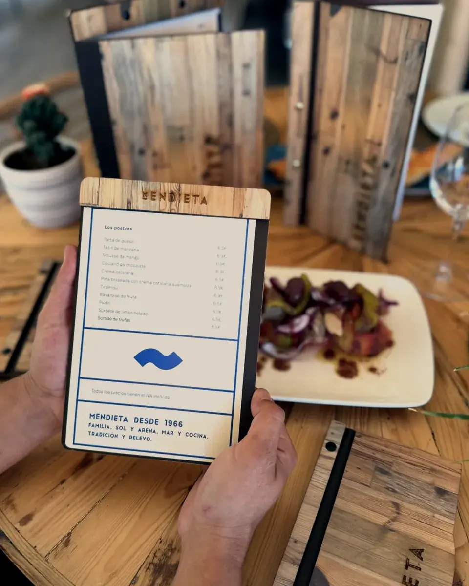 La carta de postres, con el sello «Mendieta desde 1966»